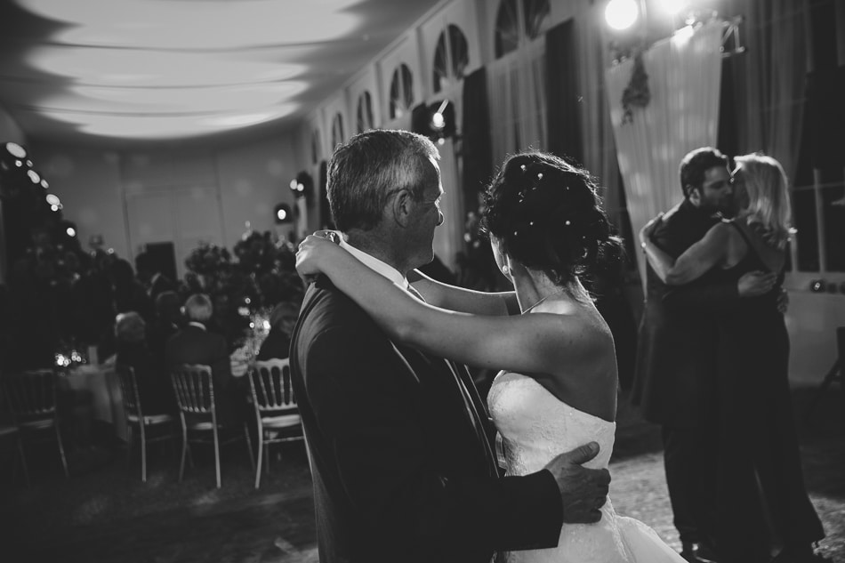 la mariée danse avec son père