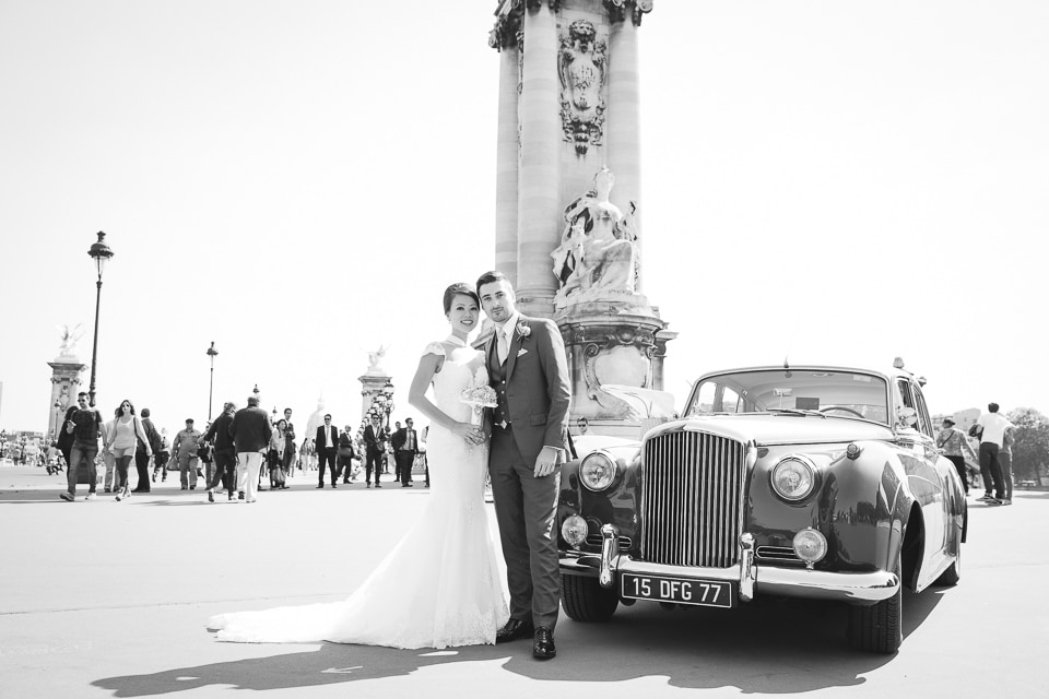 photo des mariés sur le pont Alexandre III